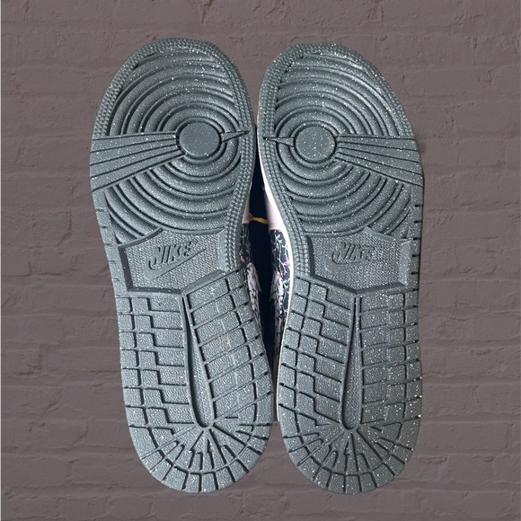 Nike Air Jordan 1 Low SE Floral Kid's Size 7Y Sneakers FJ3445-001 - Picture 6 of 7